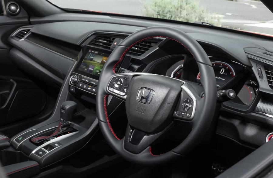 Торпедо Honda Civic RS Hatchback (FK) 2020 года  (AU) (фото 13 из 42)